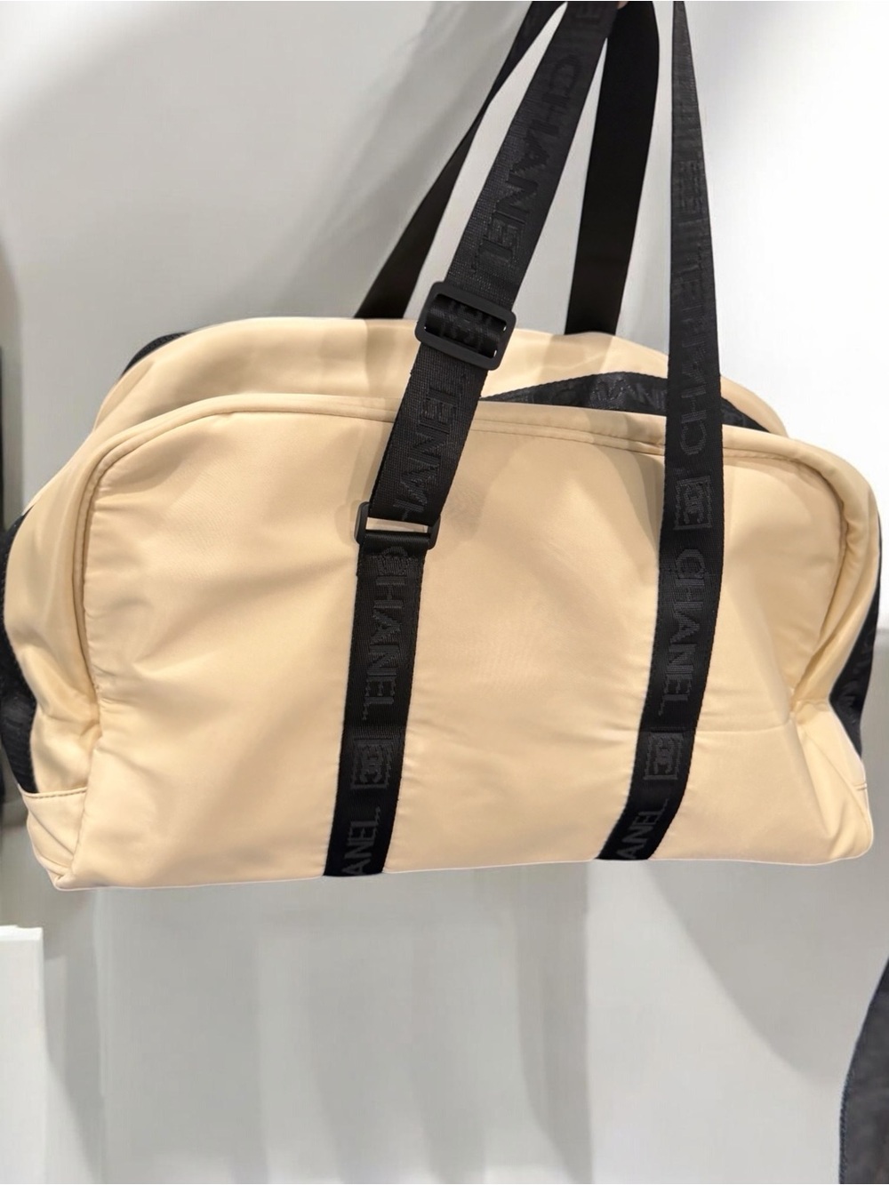 Like new Chanel Cream and Black unisex duffle Bag g-w-p - Picture 3 of 9